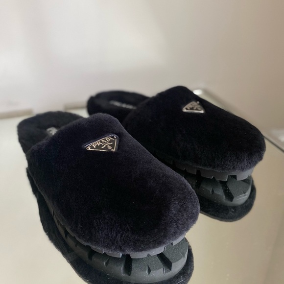New Prada Shearling slippers 11 $1,050 - Picture 8 of 11